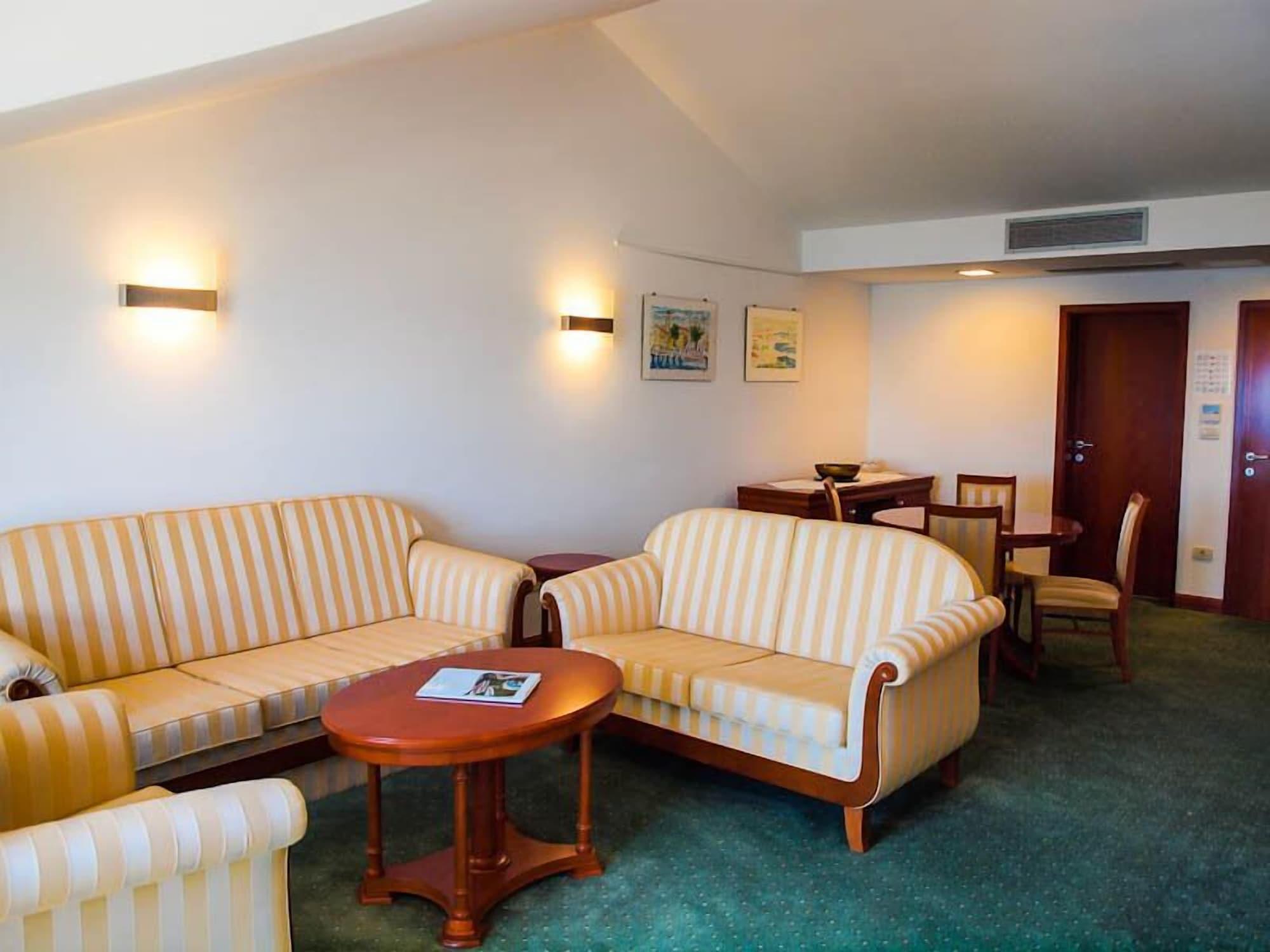 Hotel Villa Radin โวดีเซ ภายนอก รูปภาพ